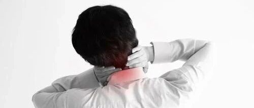 落枕了，怎么办？千万别乱按，正确的做法看这里