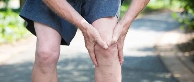 老人膝关节疼痛不灵活，这是不是风湿呢？