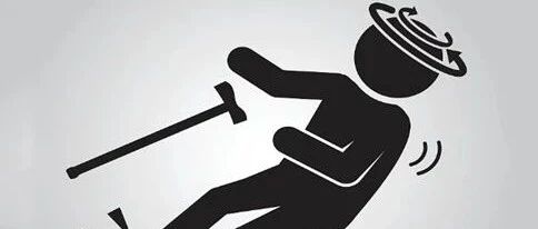 67岁老人轻轻摔一下就骨折了，只因这种食物吃太多？