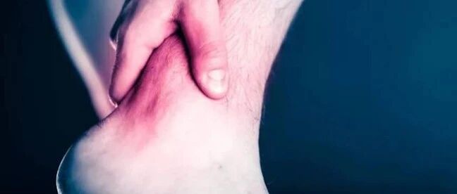 崴脚后这样做后患无穷，千万别搞错！