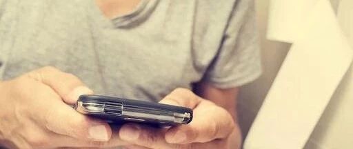 上厕所玩手机原来危害这么大！早知道早受益