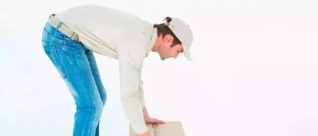 骨科大夫提醒：这个动作很伤腰，要小心！