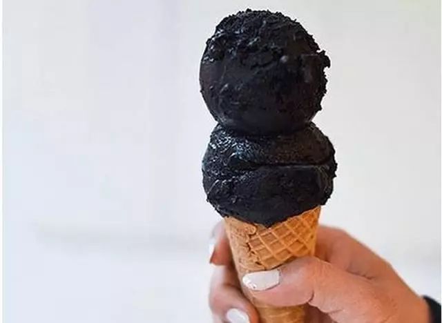 地狱暗黑系冰淇淋你敢吃吗?竟然是这口味!