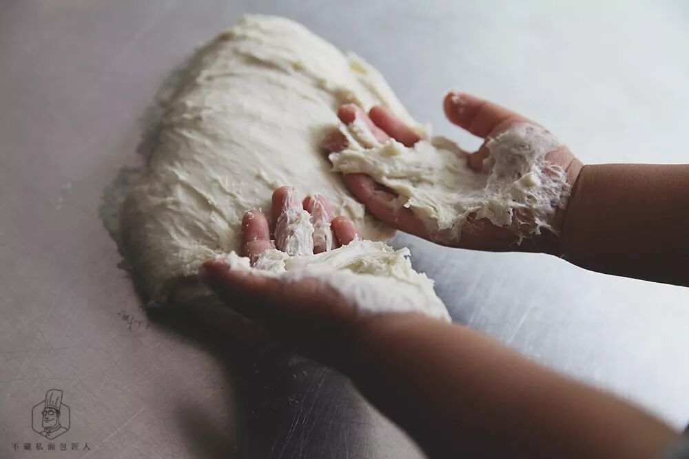 



听我的，面团粘手就是因为它！
