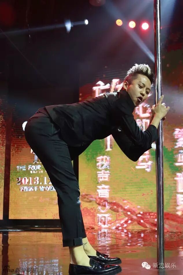 再感受下超美人鱼妩媚的身段嗯,隔着屏幕都感受到超哥的性感另外一位