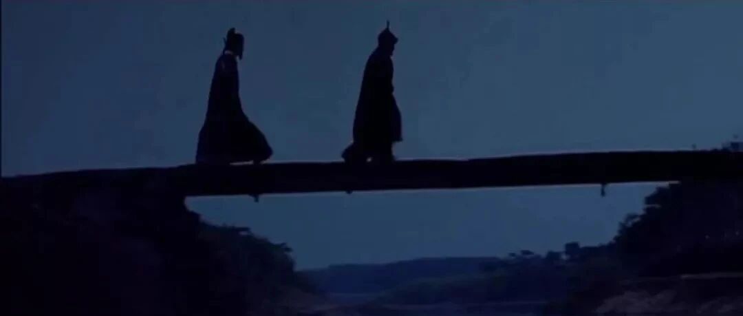 那个饱受争议的民族英雄，后来自杀了