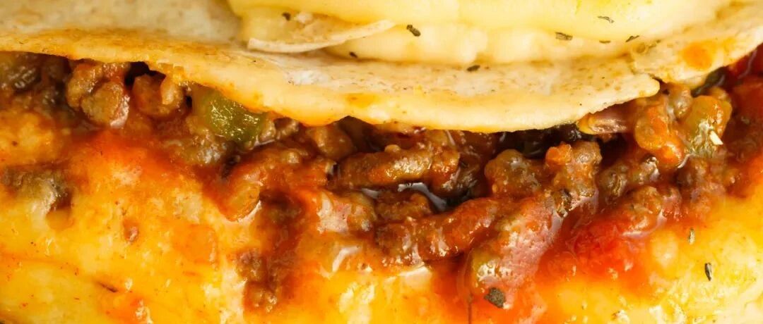 坚持一下，吃完这块土豆泥爆浆芝士牛肉饼就下班了。