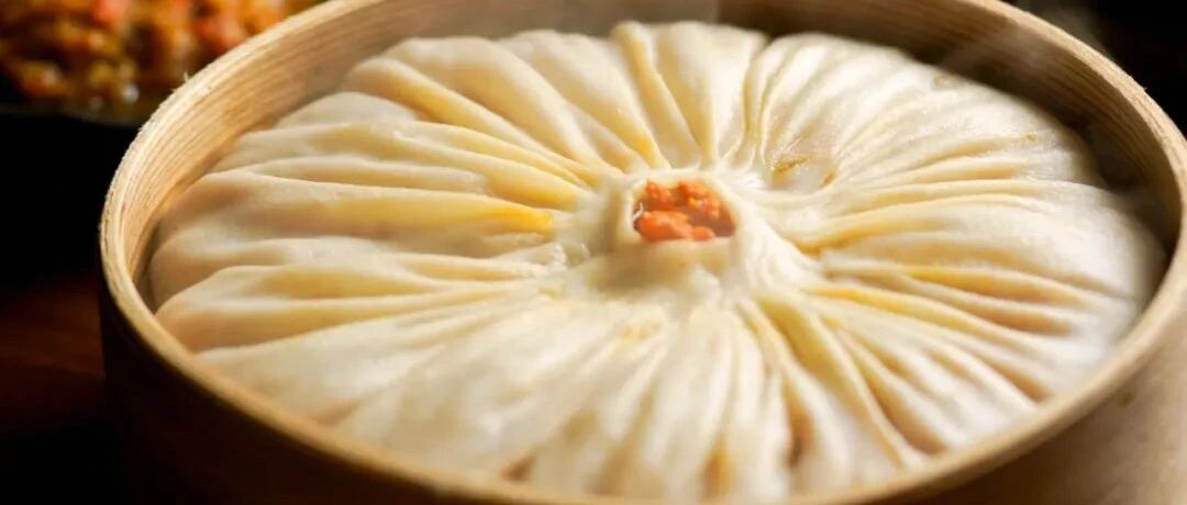 耗8小时，拆8只蟹，做1只汁多如瀑的巨型蟹粉汤包。