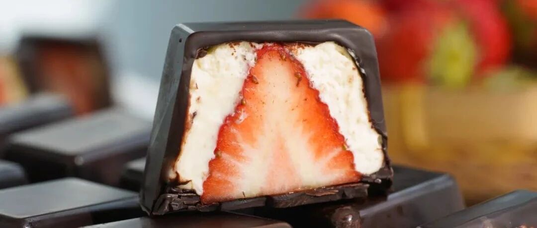 人生皆苦，而你是草莓味。