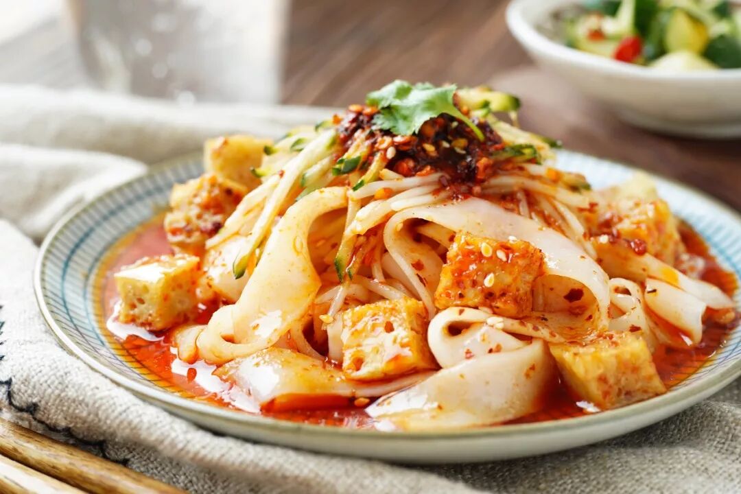 我说五个字就能让你点进来:夏天吃凉皮.