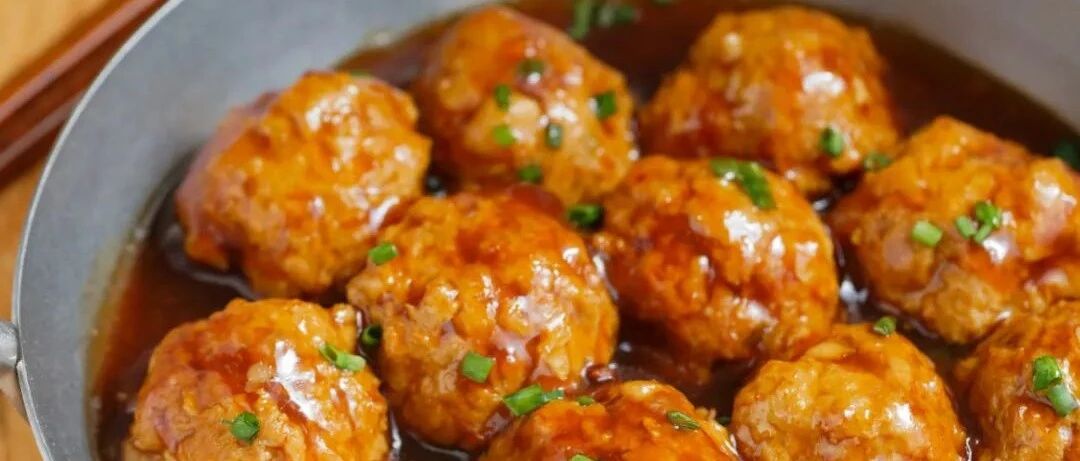 把秋天的藕做进肉丸子，鲜到筷子也吞掉。