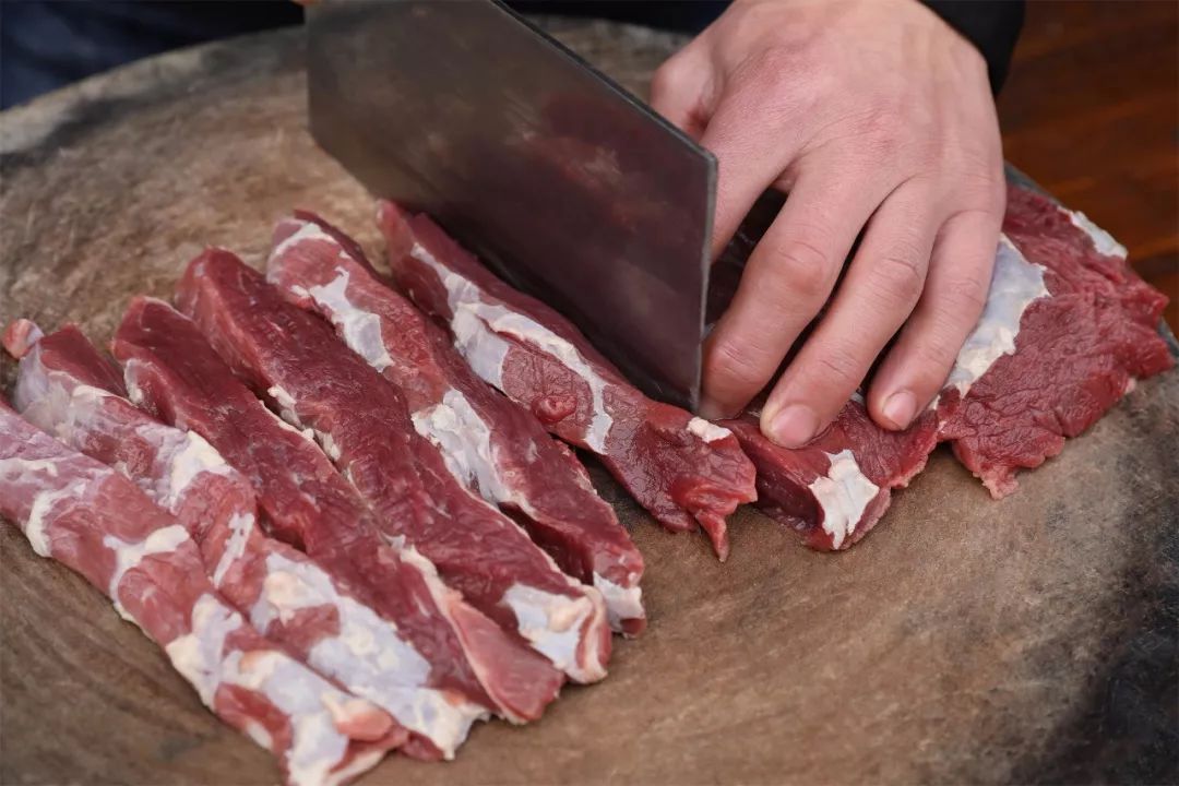 肉食男_肉食动物_养肉食狗