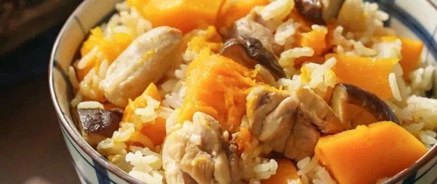 电饭煲南瓜鸡肉焖饭，最治愈的秋日暖色。