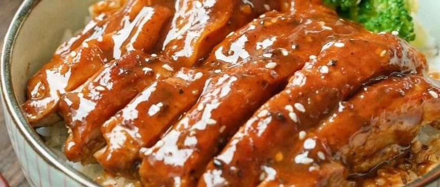 无骨黑椒鸡排大概是最简单的一道下饭菜，人人必学。