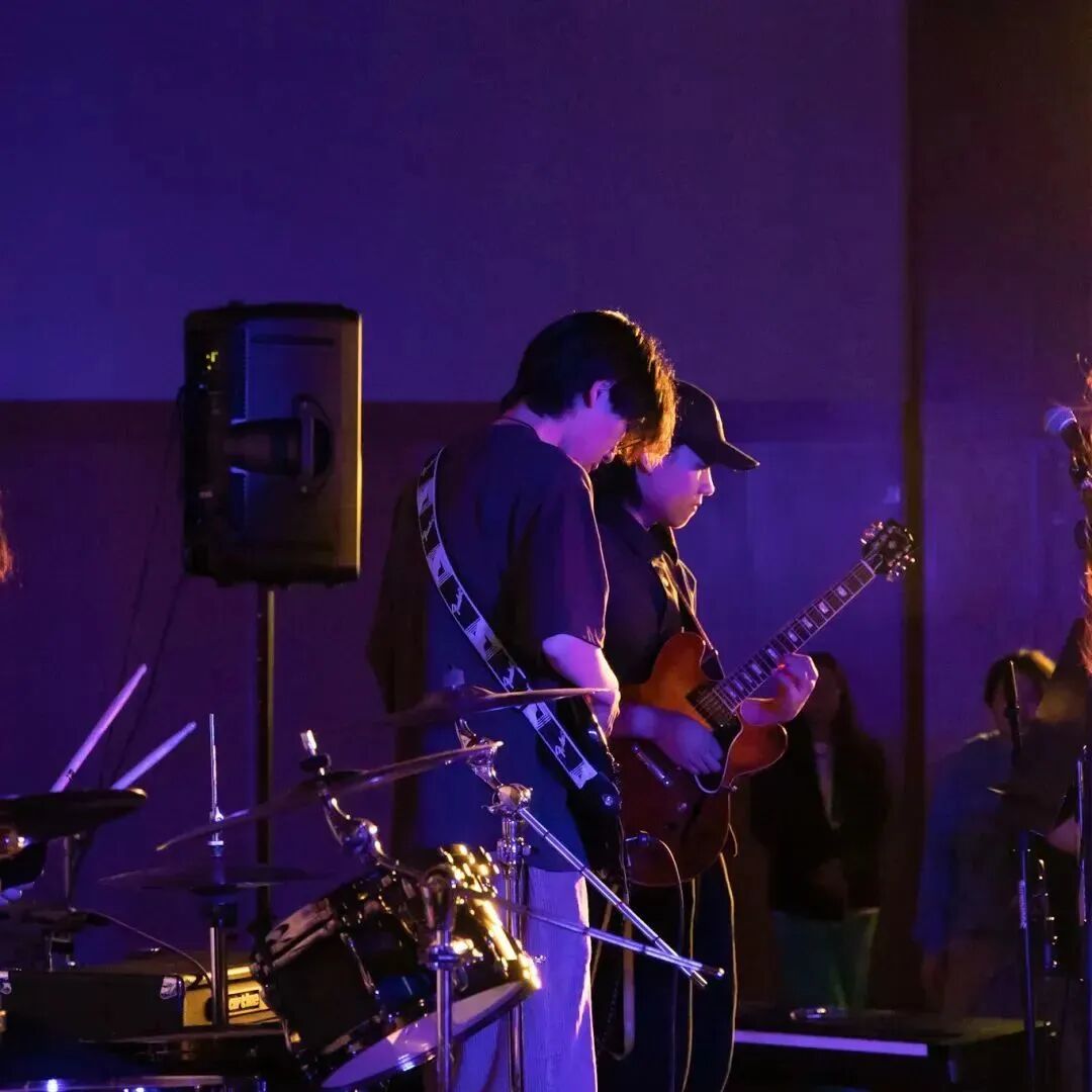 学生乐队在「文化万花筒」活动上演出活动当天,来自日本的寿司,意大利