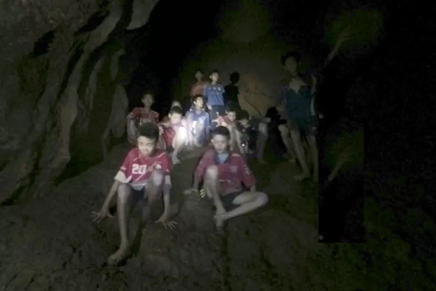 和死神賽跑：泰國12名少年被困18天，這場跨國洞穴救援牽動全球！ 動漫 第20張