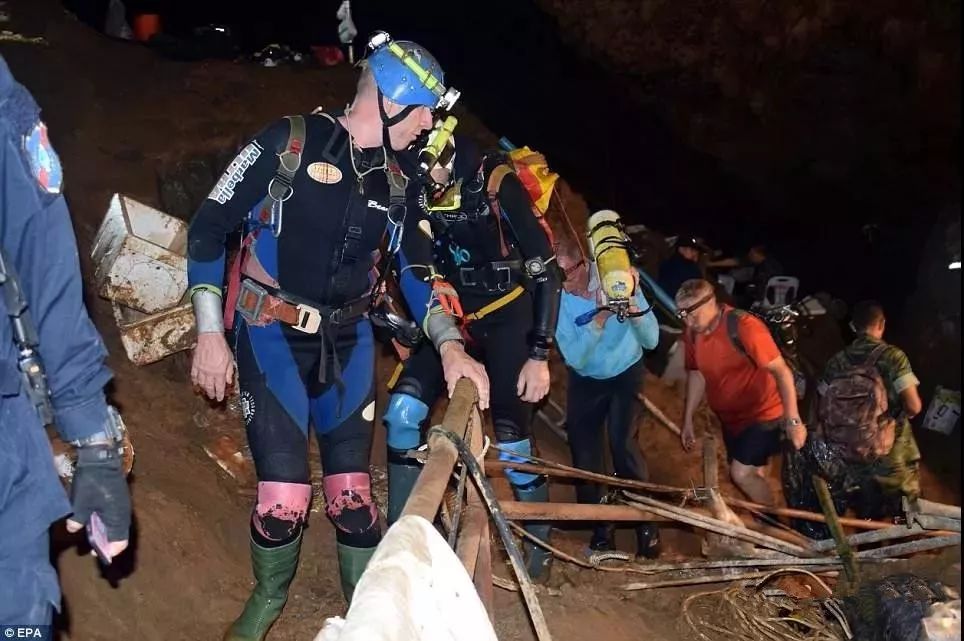 和死神賽跑：泰國12名少年被困18天，這場跨國洞穴救援牽動全球！ 動漫 第8張
