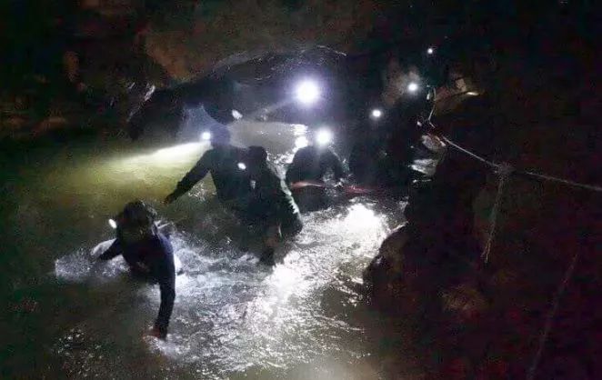 和死神賽跑：泰國12名少年被困18天，這場跨國洞穴救援牽動全球！ 動漫 第10張
