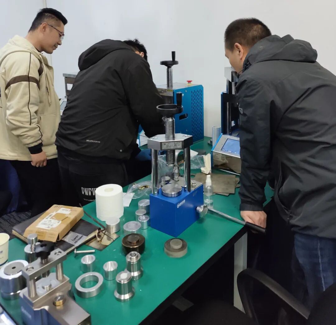 新诺实验室 | 从粉末到压片——专业压样服务，欢迎试样#压片机