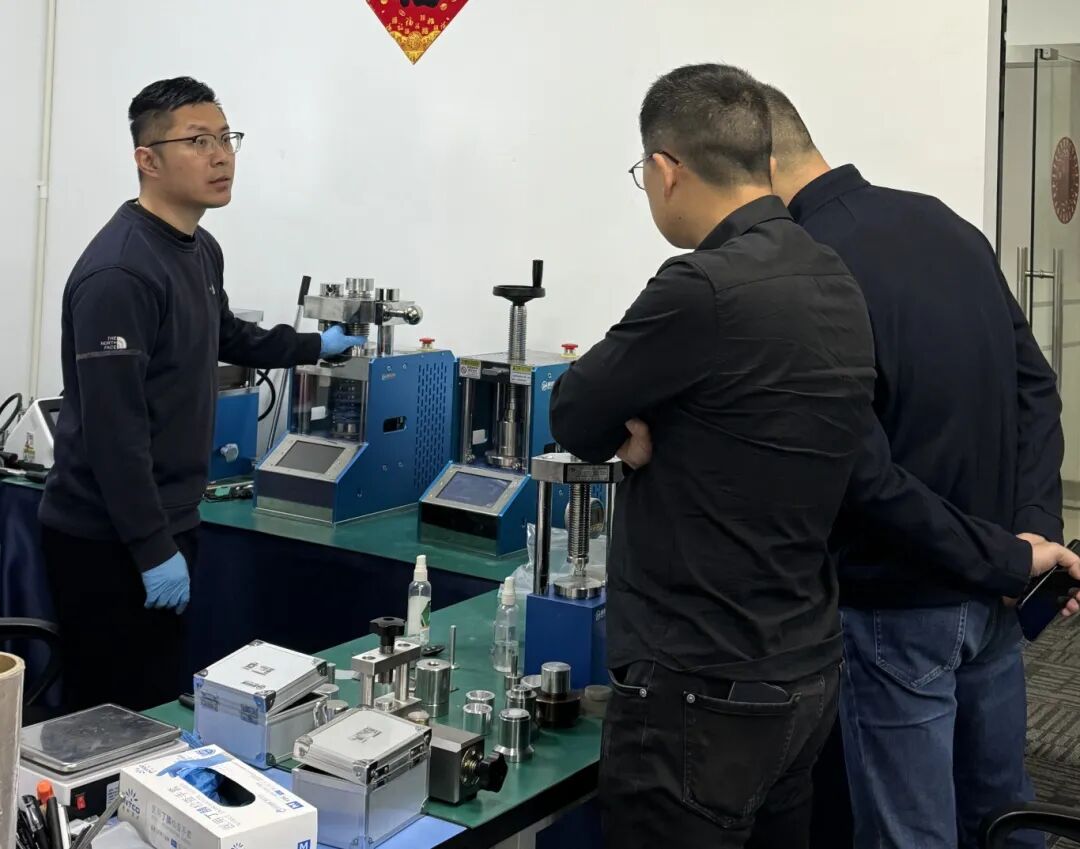 新诺实验室 | 从粉末到压片——专业压样服务，欢迎试样#压片机