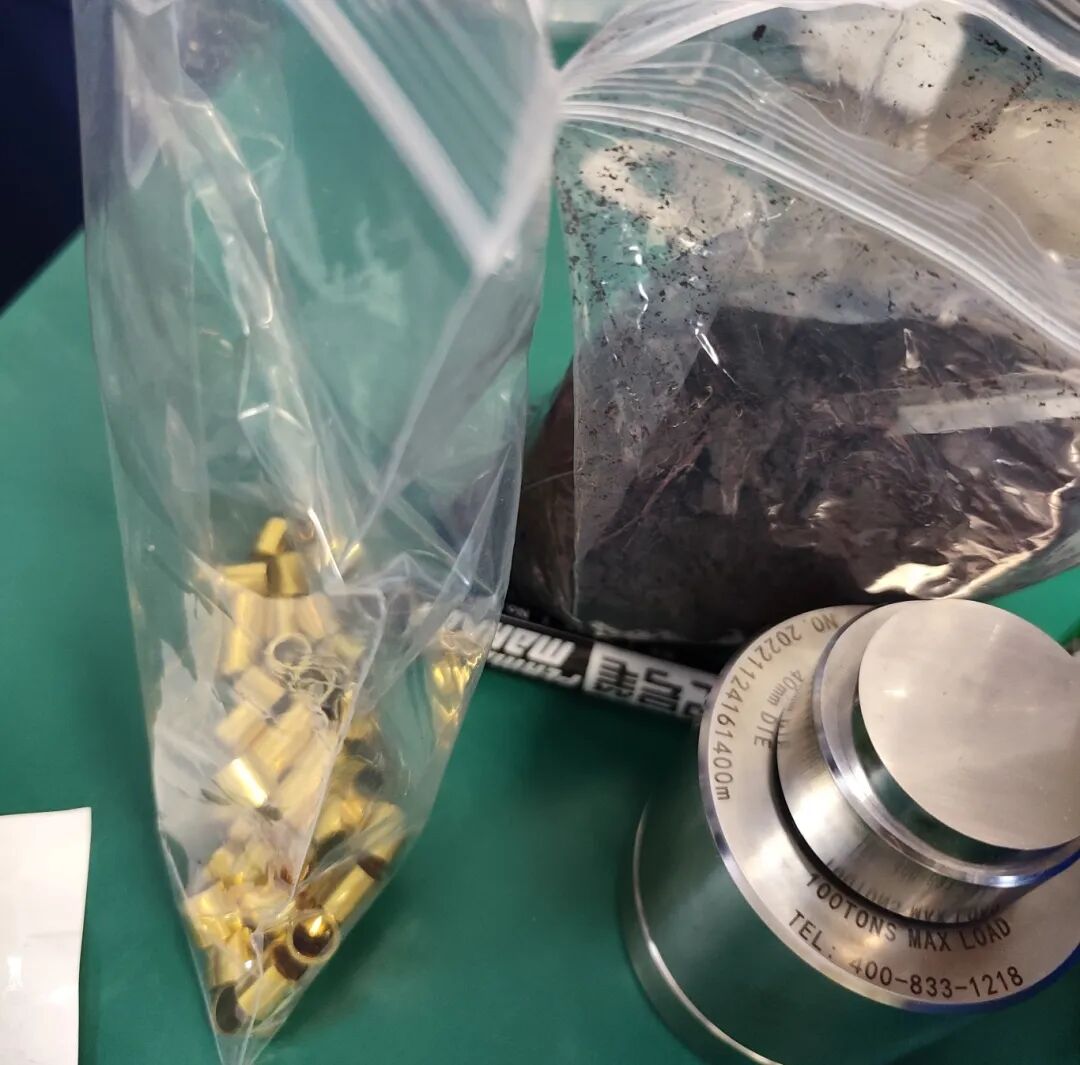 新诺实验室 | 从粉末到压片——专业压样服务，欢迎试样#压片机