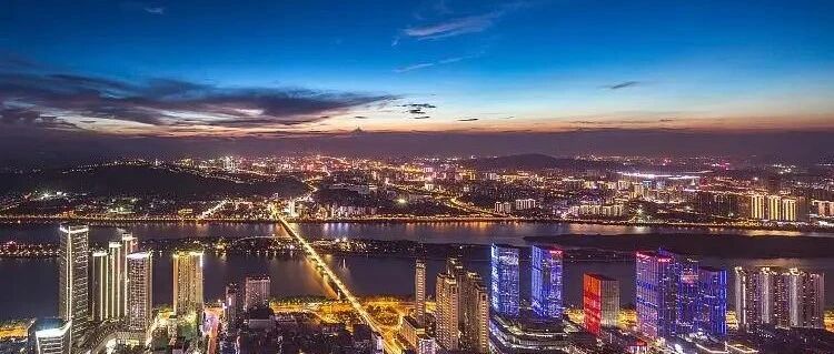 求伯君领衔5代技术人对话，00后浪来袭1024程序员节