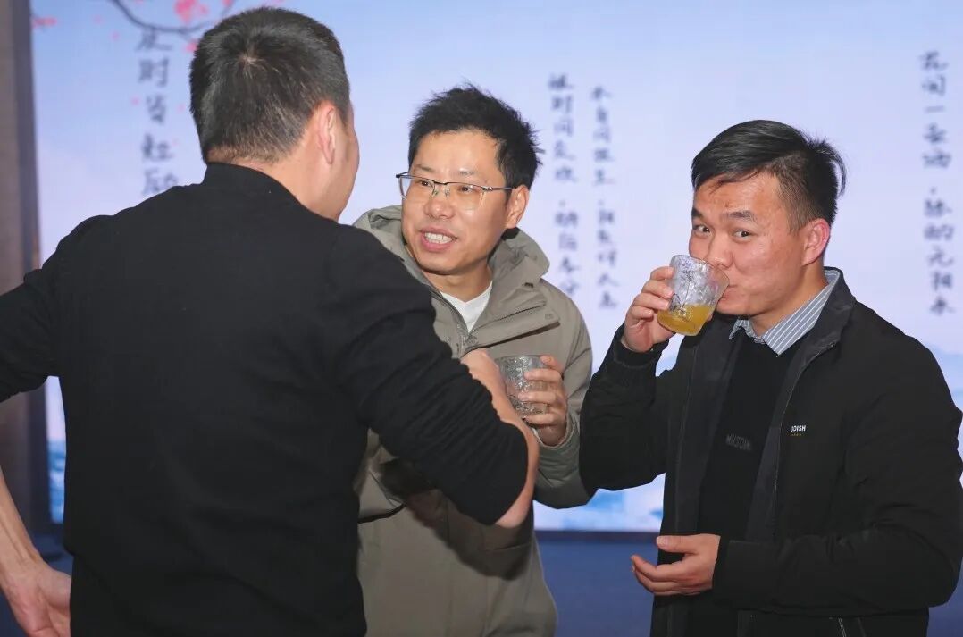 以欢笑融情，以共舞聚力 | 直击黄鹤之星独一无二的年终盛典