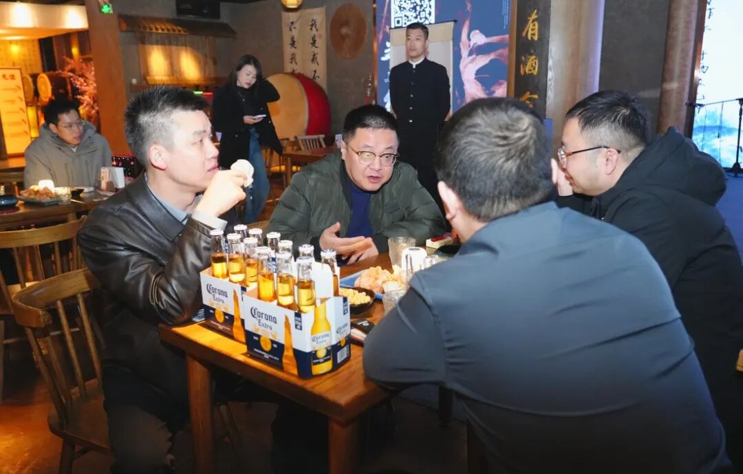 以欢笑融情，以共舞聚力 | 直击黄鹤之星独一无二的年终盛典