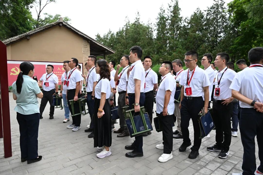 宝塔山下淬炼奋斗初心：黄鹤之星领航班走进延安圣地，传承红色基因！