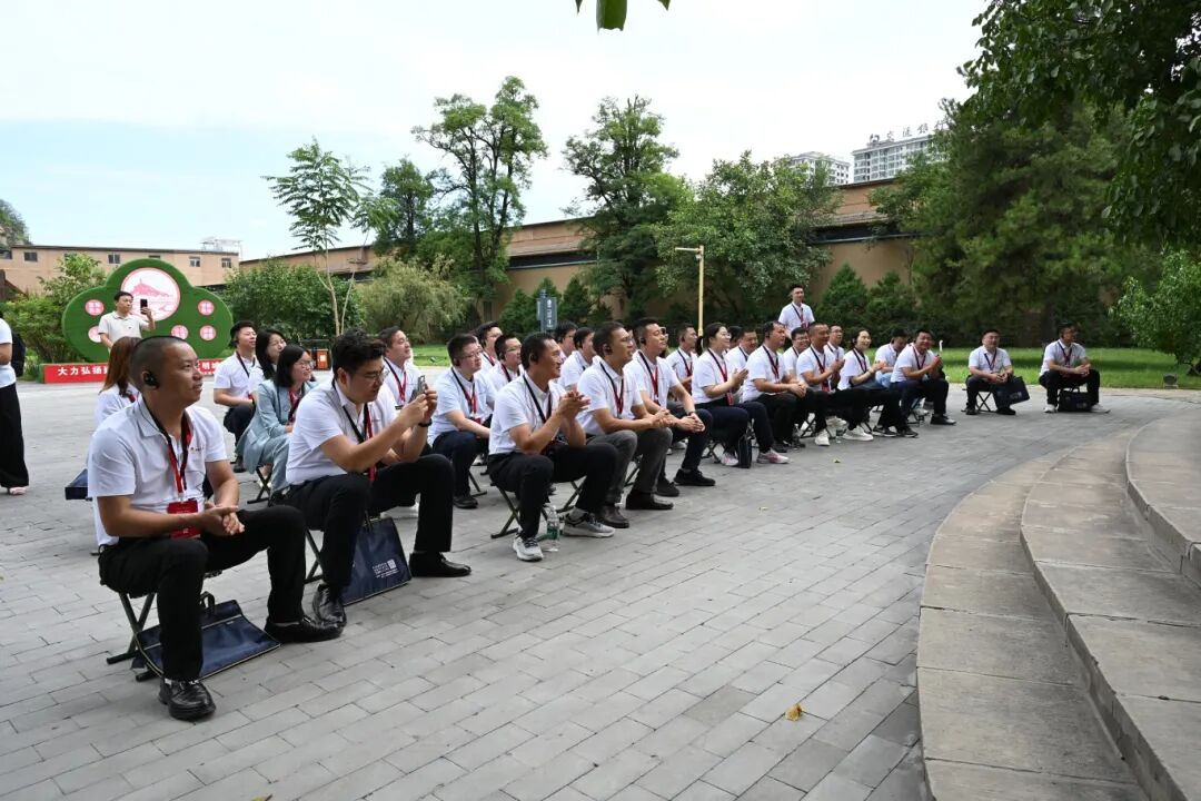 宝塔山下淬炼奋斗初心：黄鹤之星领航班走进延安圣地，传承红色基因！