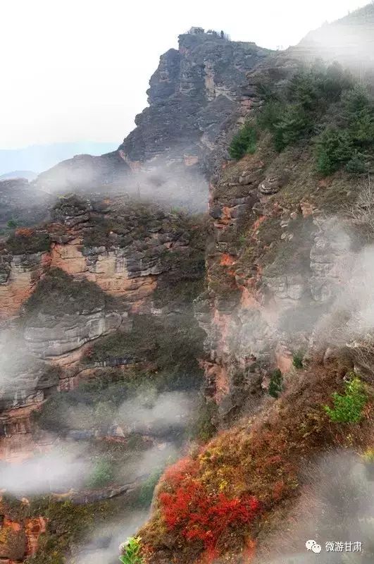 相传仇池山的出名还与古仇池国有关.