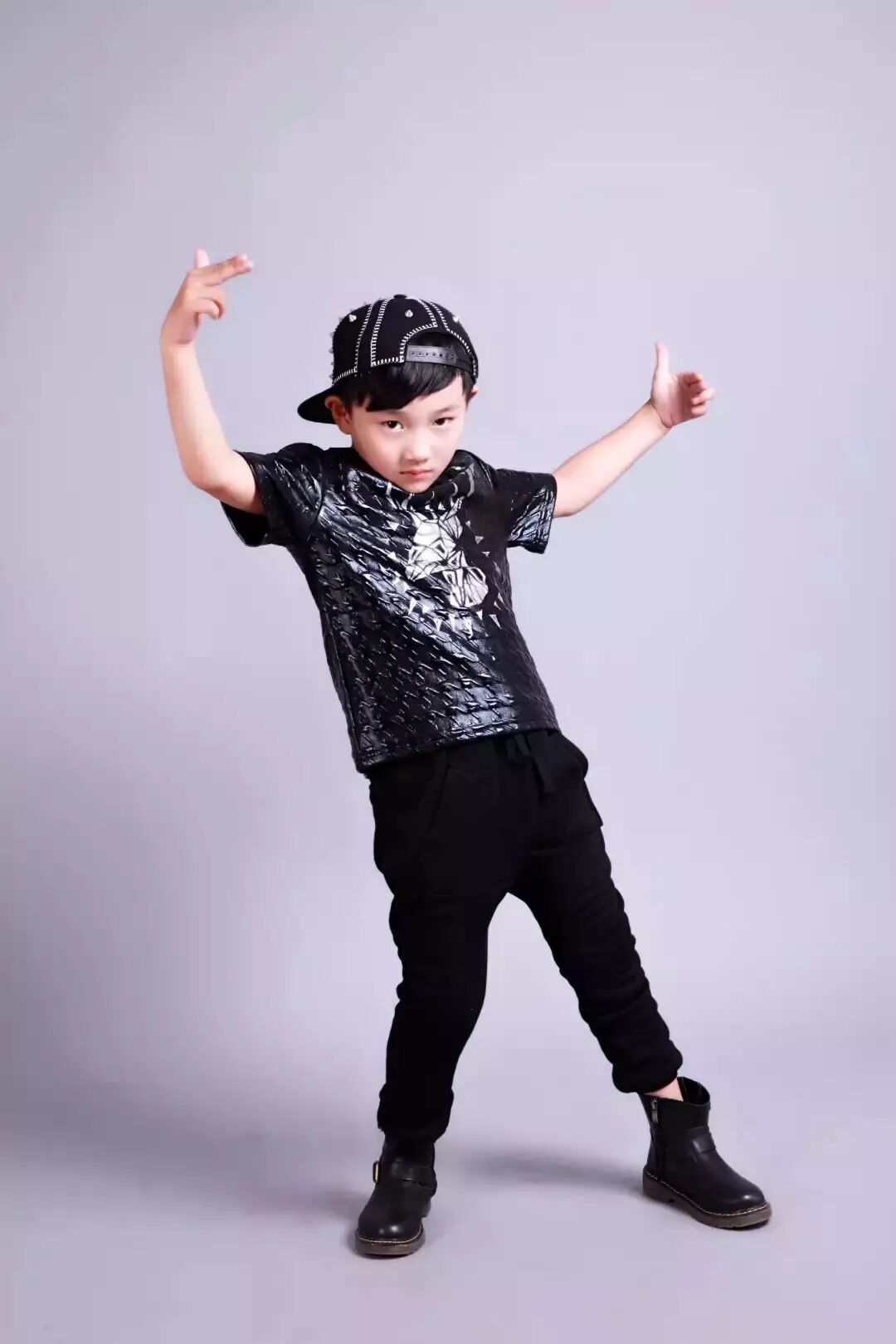 1  跳街舞的男孩很迷人  听女孩儿们说:会跳舞的男孩很迷