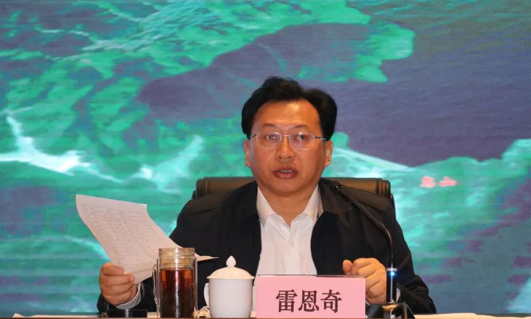 区党工委书记雷恩奇,党工委副书记,管委会主任郭皎等在家班子成员,区