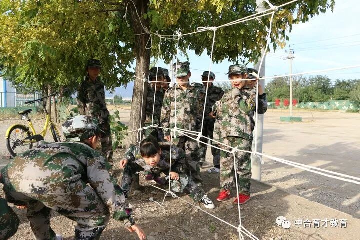 中合育才军旅夏令营.jpg