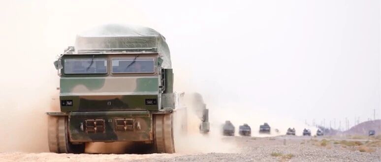 感受重型合成旅的火力！火箭炮、自行火炮、反坦克导弹齐射击