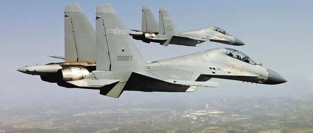 解放军大机群连续三天现身台海，台军战机升空拦阻遭6架歼-16“包夹”