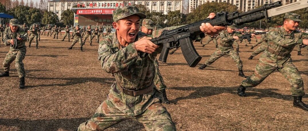 全军开训！新冲、新步枪、新军服齐亮相