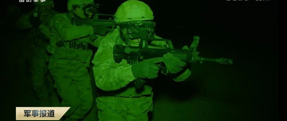 夜间驾驶、夜视仪齐加持，解放军大秀高原夜战破袭能力