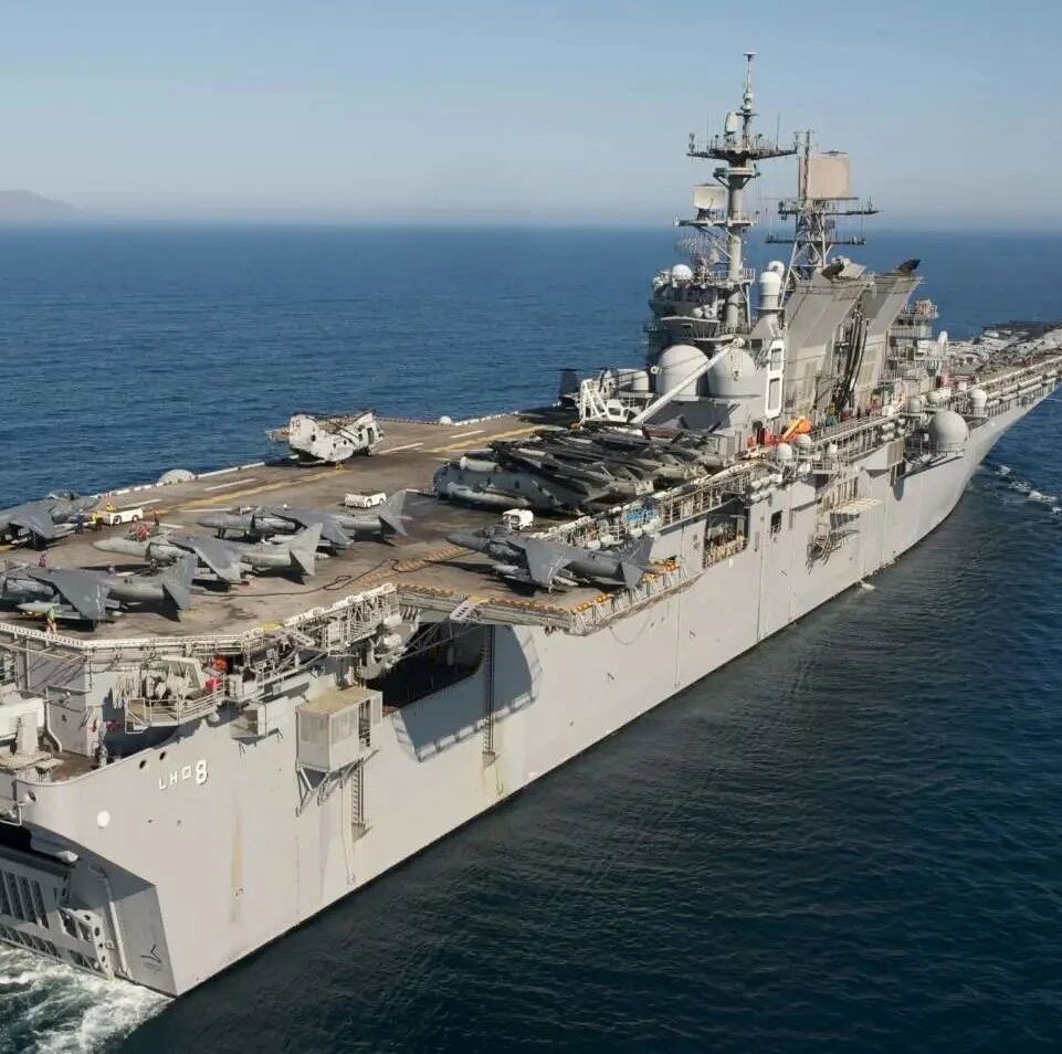 美军舰携侦察机进入南海 意欲何为？