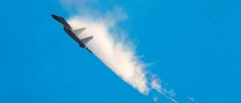 多次逼退外军飞机！解放军王牌飞行员再获殊荣