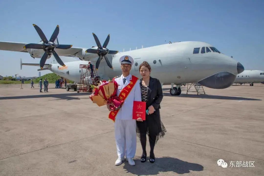 解放军再添新“兵王”！空潜-200反潜机的一级军士长首次曝光