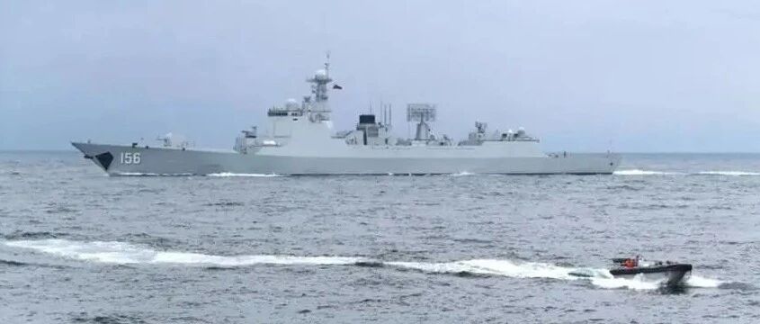 改进型052D首舰入列后首次公开亮相，直-20上舰指日可待？