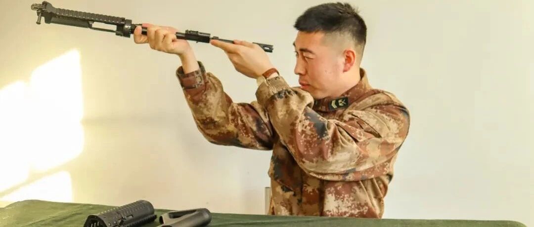 国产新步枪拆装保养画面罕见曝光，快速列装部队进度喜人！