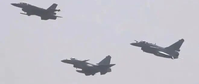 生日当天，歼-10CE首次亮相巴基斯坦国庆日阅兵