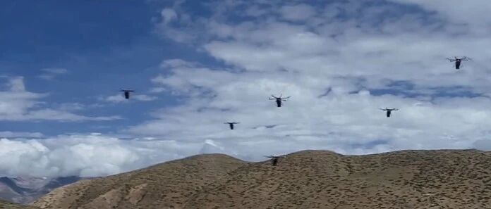 解放军高原保障能力强！无人机为前线送餐 炊事车现烤面包