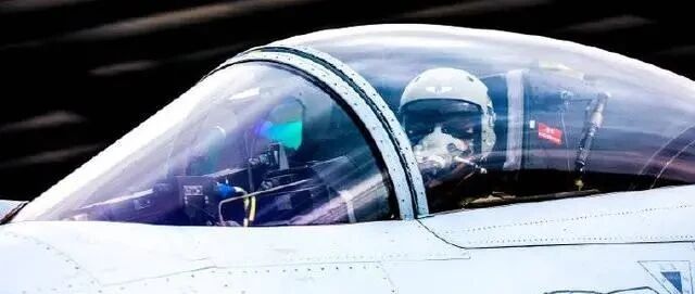 再见大红鹰！“歼-10第一团”换上“低可视涂装”隐蔽性大增