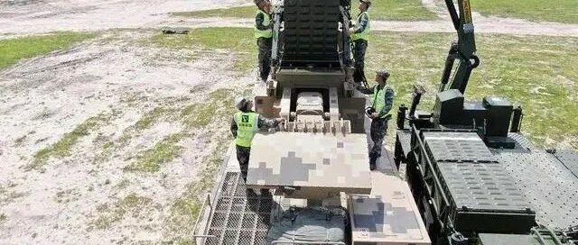 “野战防空利器”红旗-17A装弹细节曝光：一车八弹 模块装填