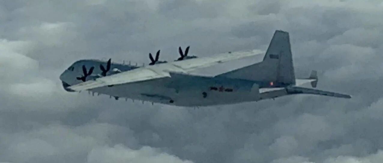 休息两天后继续“打卡”台湾空域 解放军屡创巡台新机型、新模式