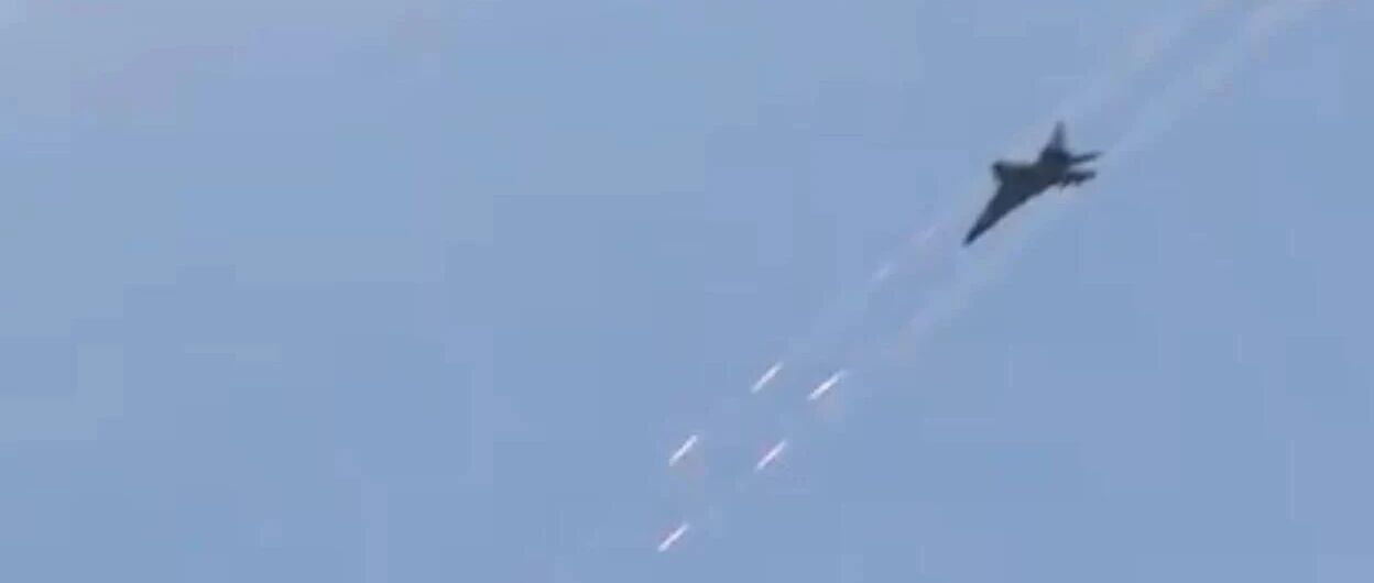 美军机又来“近空侦察” 解放军今日东海、渤海、南海北部湾三大海域同时亮剑