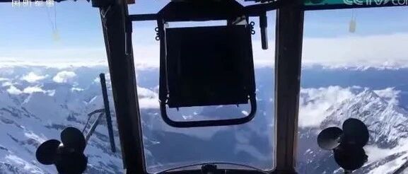 西藏边防部队无惧大雪封山 陆航直升机空运冰柜、腊肉